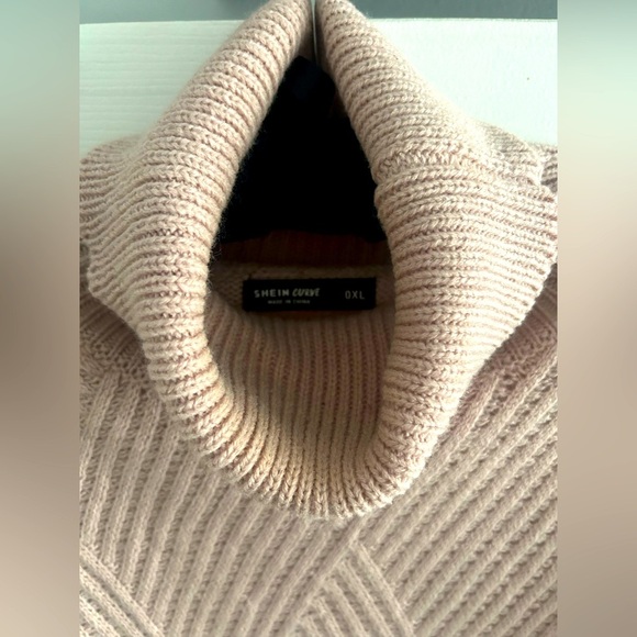 Turtle Neck Drop Shoulder Diamond Patterned Dusty Pink Sweater, 0XL, NWOT - Picture 4 of 6